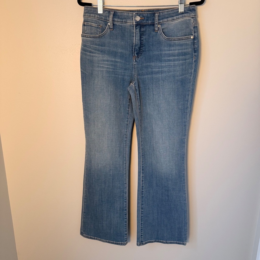 Chicos So Slimming Girlfriend Flare Jeans (0.5P/6P) Clean Denim Staple Piece - Picture 2 of 15